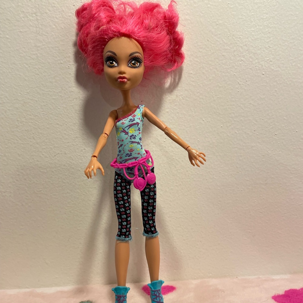 Monster High doll Howleen dance class